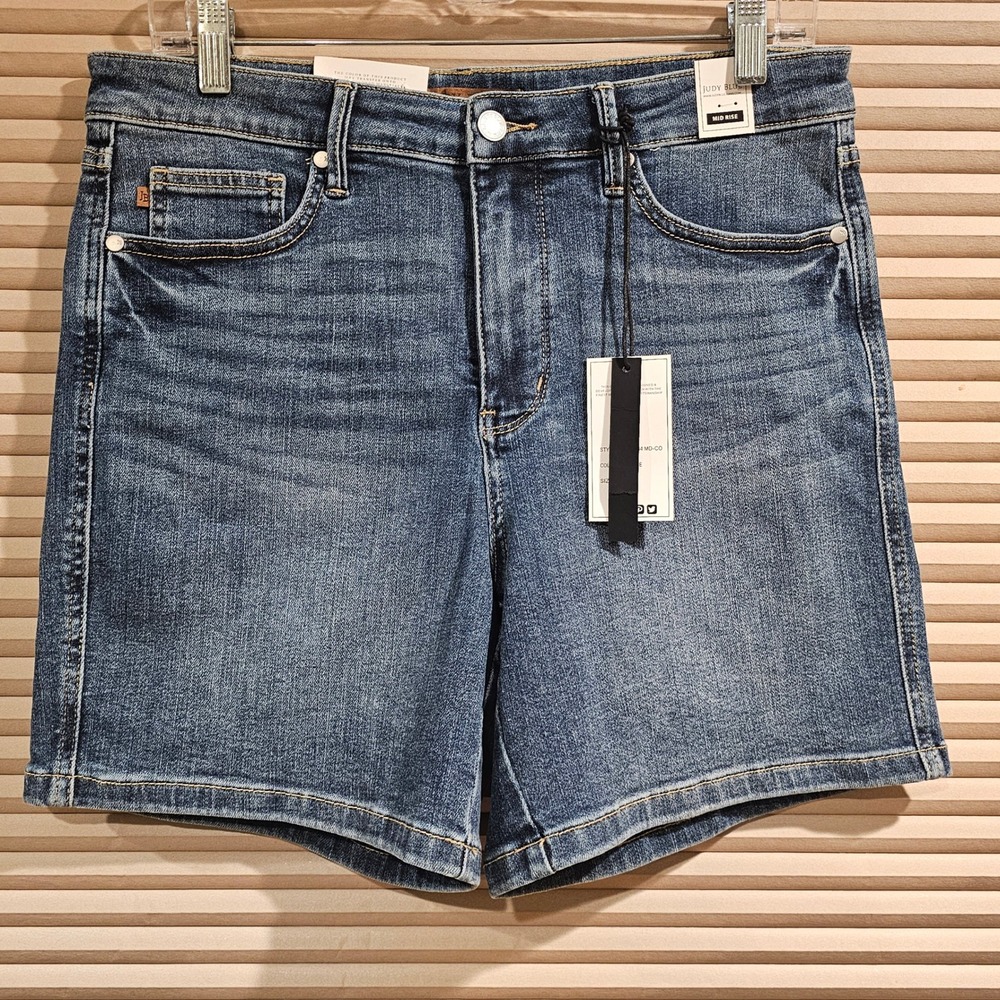 Judy Blue Mid Rise‎ Medium Wash Denim Shorts Womens XL Distressed Stretch NWT